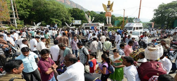 ఎంపీ ఇంటికి కరెంటు కట్- ఇబ్బందుల్లో భక్తులు