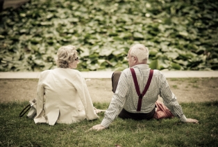 Old Age Romance Health Benefits : More Health Benefits will get by participating romance in OLD AGE