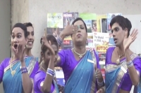 A group of transgenders at a traffic signal did something amazing you must never forget