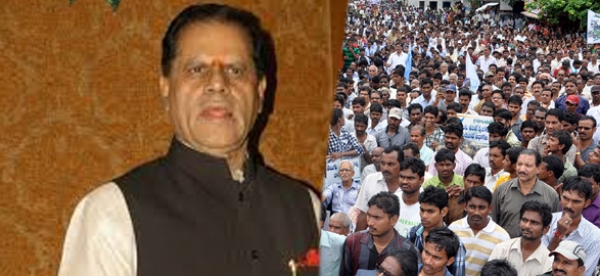 ఎంపీ-ఎమ్మెల్యేలకు సెగ- గేట్లను మూసివేసి సమైక్యవాదులు
