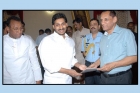 Jagan meets governor narasimhan over tdp behavior in zp elections