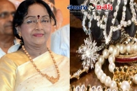 Actress rajasree jewellery robbed