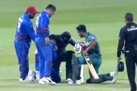 Shoaib malik wins hearts for afghans consoling aftab alam after win
