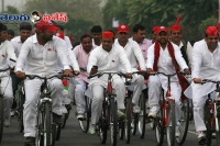 Akhilesh yadav gets samajwadi party cycle symbol