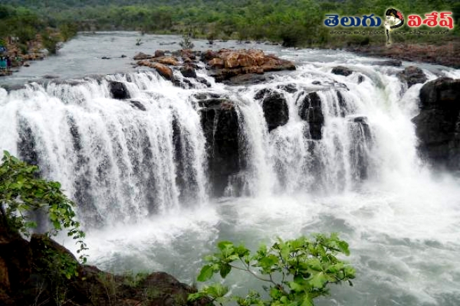 ప్రకృతి సౌందర్యాన్ని పరవశింపరచేసే ‘బోగత జలపాతం’