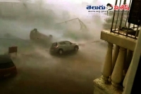Cyclone vardah hits indian city of chennai