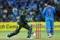 Damad e hind shoaib malik takes a dig at dhoni gets trolls insanely