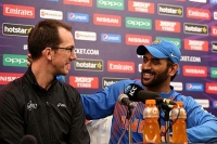 Ms dhoni s bizarre response to question from australian journalist