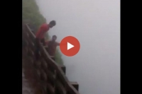 2 drunk men falling 2000 feet in maharashtra
