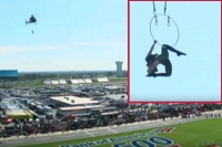 Erendira wallenda dazzles with high flying aerial stunt show