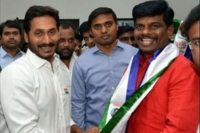 Ys jagan changes hindupuram mp candidate