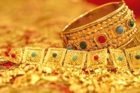 Gold and silver price slashes today as it declines in international market