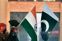 Pakistan seizes indian diplomat s phone
