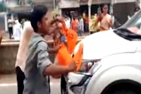 Telangana abvp activists intercepts ktr s convoy in narayanpet