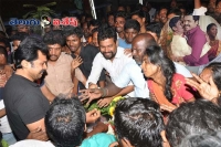 Karthi cries at his fan funeral