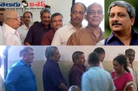 Manohar parrikar stands in queue at wedding wins praise on social media