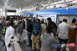 మెట్రో జర్నీ.. ఫస్ట్ డే షాకులు