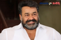 Malayalam actor mohanlal escapes car accident