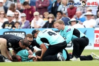Moises henriques rory burns collide in cricket outfield collision