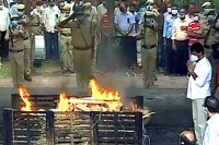 Former home minister nayani narasimha reddy performed the last rites with full state honor