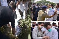 Rahul gandhi pushed by cops falls during confrontation in up