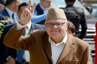 Farooq abdullah ahead of pdp in key srinagar by poll