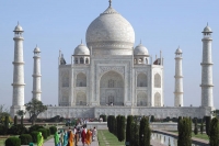 Taj mahal chandelier crashes