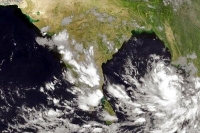 Hudhud ready to slam odisha andhra pradesh