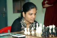 Telugu girl pratyusha won in world junior chess tournament where harika loses in poker chess tournament