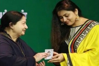 Actress namitha enters active politics joins aiadmk