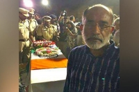 Union mos alphons lambasted for posting picture near martyr s coffin
