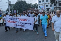 Farmers protests demanding to continue amaravati as capital