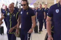 Proteas security official shoves journalist trying to interview du plessis