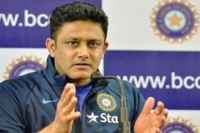 Kumble will keep india on top says courtney walsh