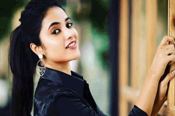 స్థార్ హీరోతో రోమాన్స్ కు సై అంటున్న నాని హీరోయిన్