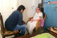 Nandamuri balakrishna meets elder lady fan