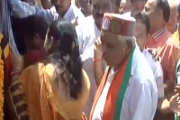 Mp minister babulal gaur touching woman inappropriately
