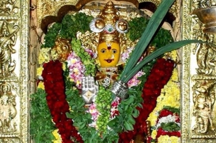 ‘దుర్గమ్మ’ ప్రధాన అర్చకుడిపై వేటుతో సరా..?