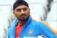 India working on mixing singles with big shots harbhajan