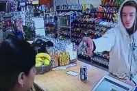 Cashier fights off armed robber with bare hands