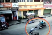 Man gets dragged behind bike after two thieves snatch his bag in bihar