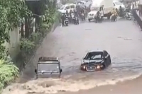 Mumbai rains halt jaguar bolero drives through