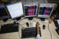 Sensex snaps 4 day rally ends 106 points lower on selloff in it stocks