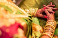 Rangareddy bride runs away with valuables worth rs 4 lakh day after wedding