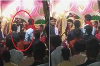 Viral video bride slaps groom during wedding ceremony in uttar pradesh s hamirpur