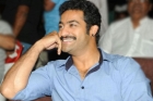 Junior ntr donates 3 lakh rupees for his workers father treatement
