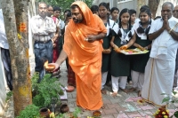 Grant autonomy to temples seer