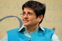 Kiran bedi vs arvind kejriwal in delhi elections