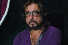 Complaint against shakti kapoor for smoking in public