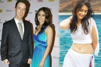 Ileana romance with foreign boyfriend in mumbai